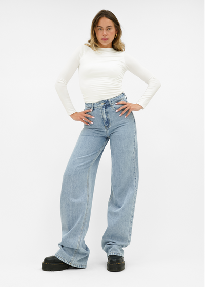 Högmidjade jeans med extra vida ben i klassisk blå (lång modell)