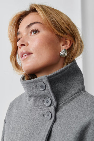 Claire Kappa High Collar