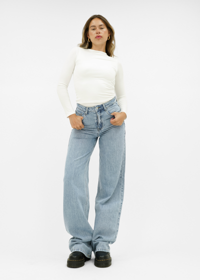 Högmidjade jeans med extra vida ben i klassisk blå (lång modell)