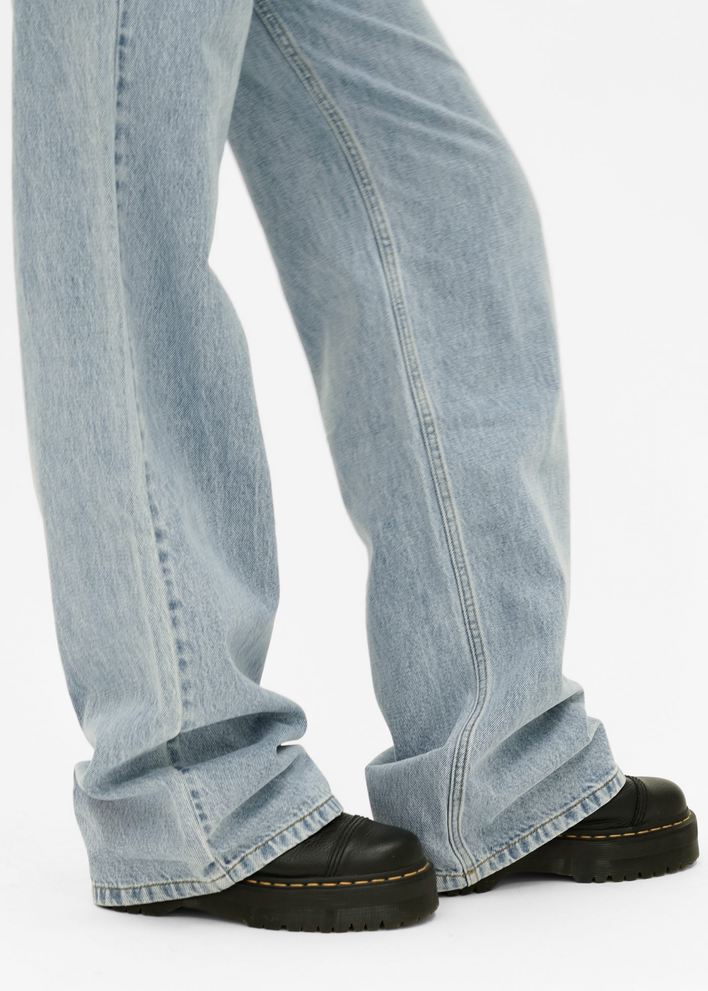 Högmidjade jeans med extra vida ben i klassisk blå (lång modell)