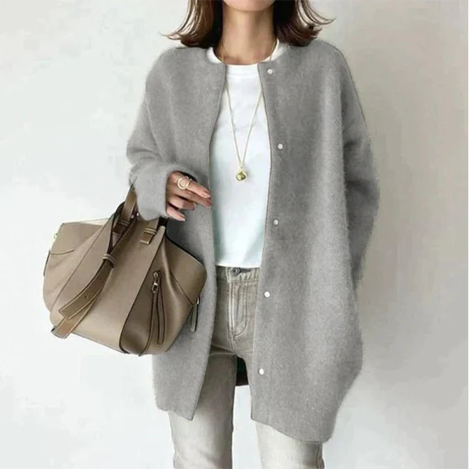 Valerie - Chic and Stylish Cardigan