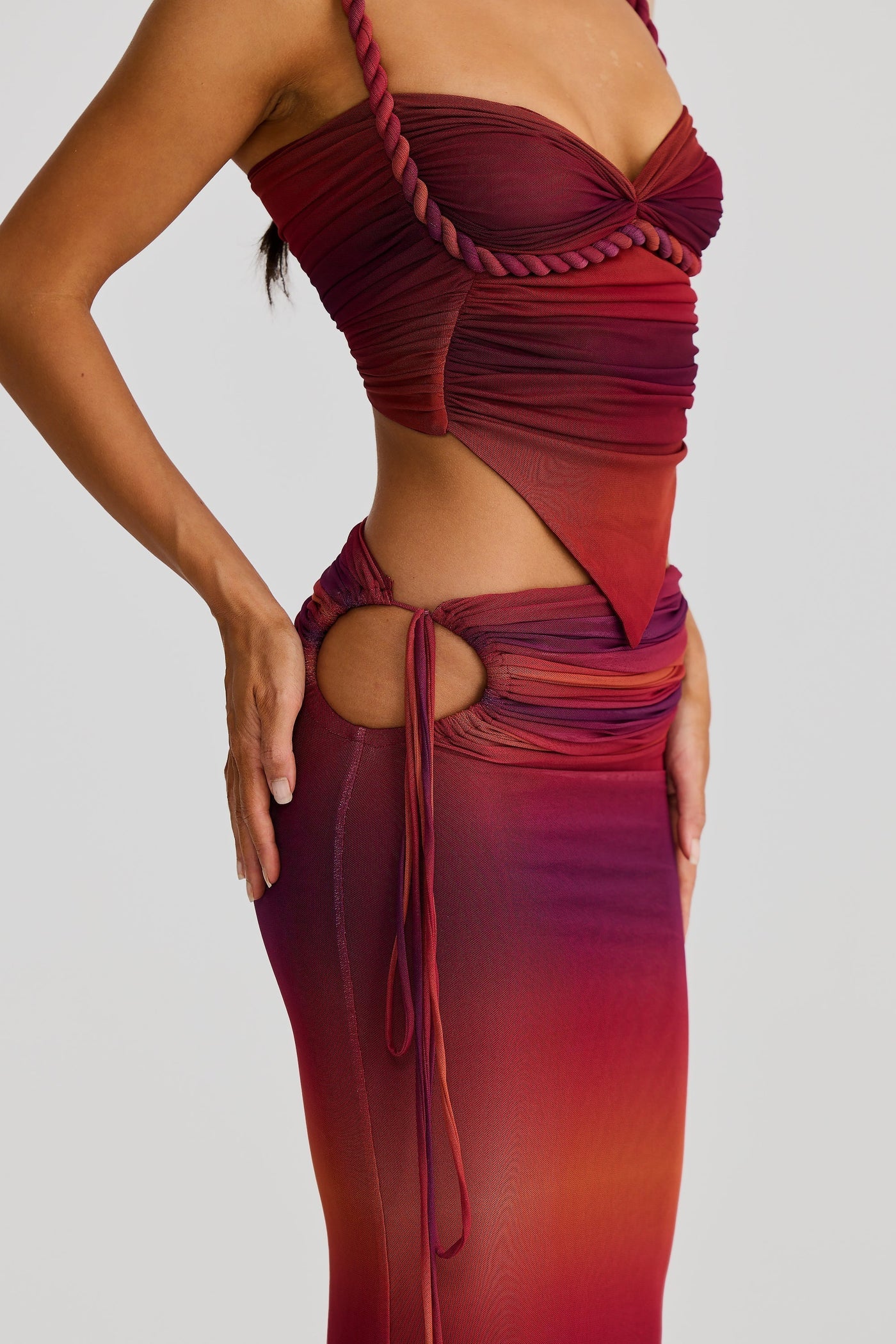 "Lina Ombre Tvådelad Klänning" could be rewritten as "Lina Ombre Tvådelad Klänning Set".