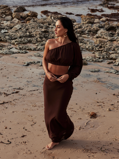 "Daisey Elegant Tvådelad Klänning" could be rewritten as "Daisey Chic Tvådelad Klänning".