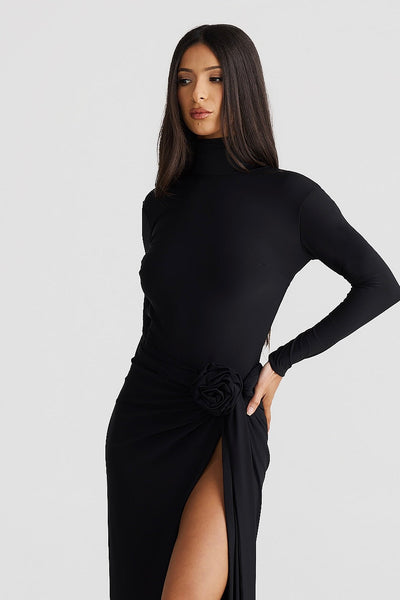 "Lira Öppen Rygg Klänning" could be rewritten as "Lira Klänning med Öppen Rygg".